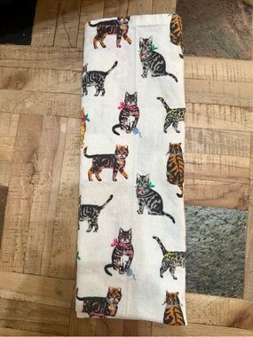 Cooksmart England's "Curious Cats" Tea Towel